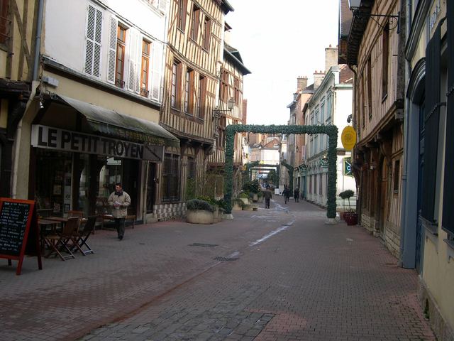  Rue Gén Saussier